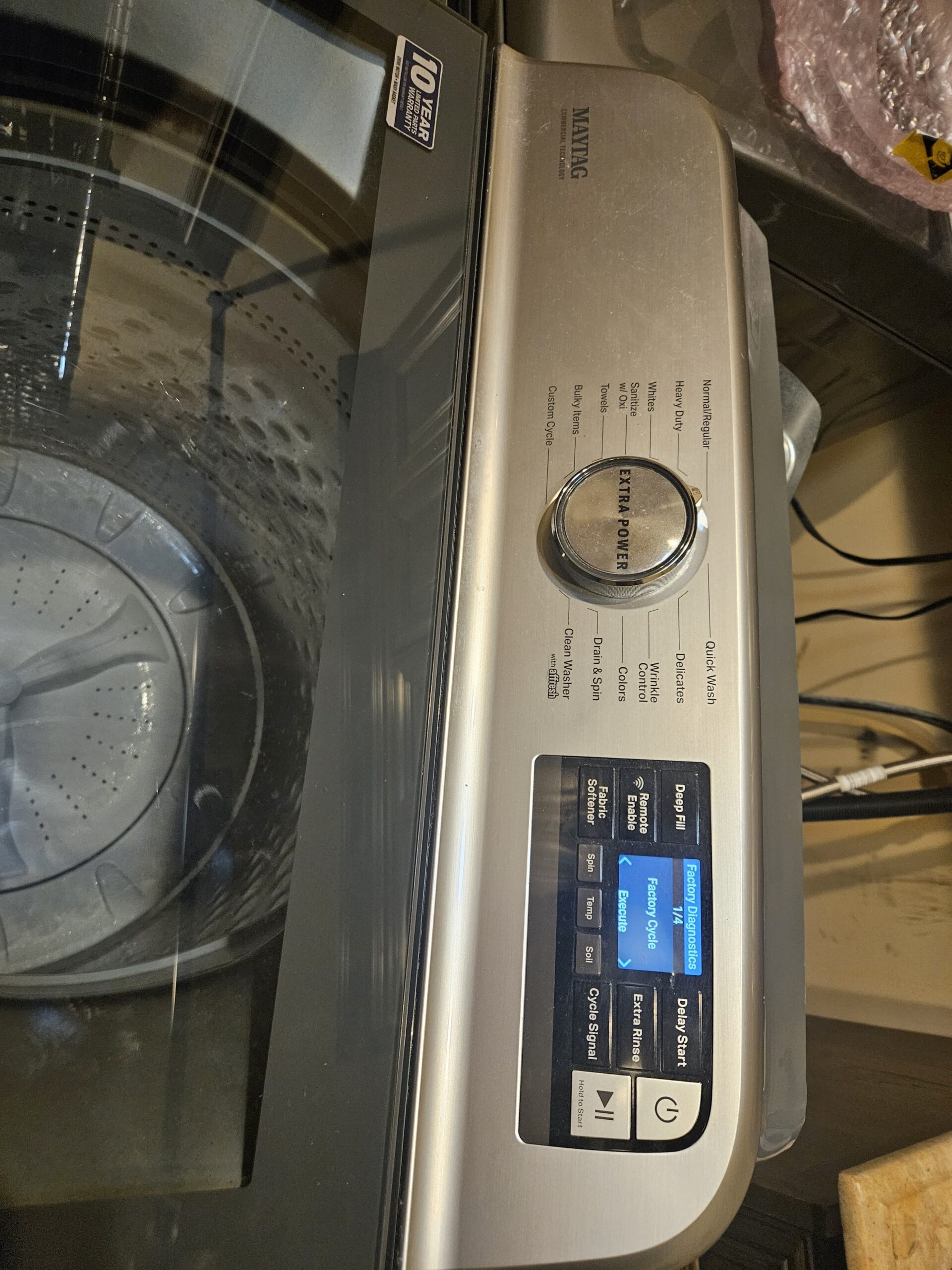 Appliance repair technician service photo